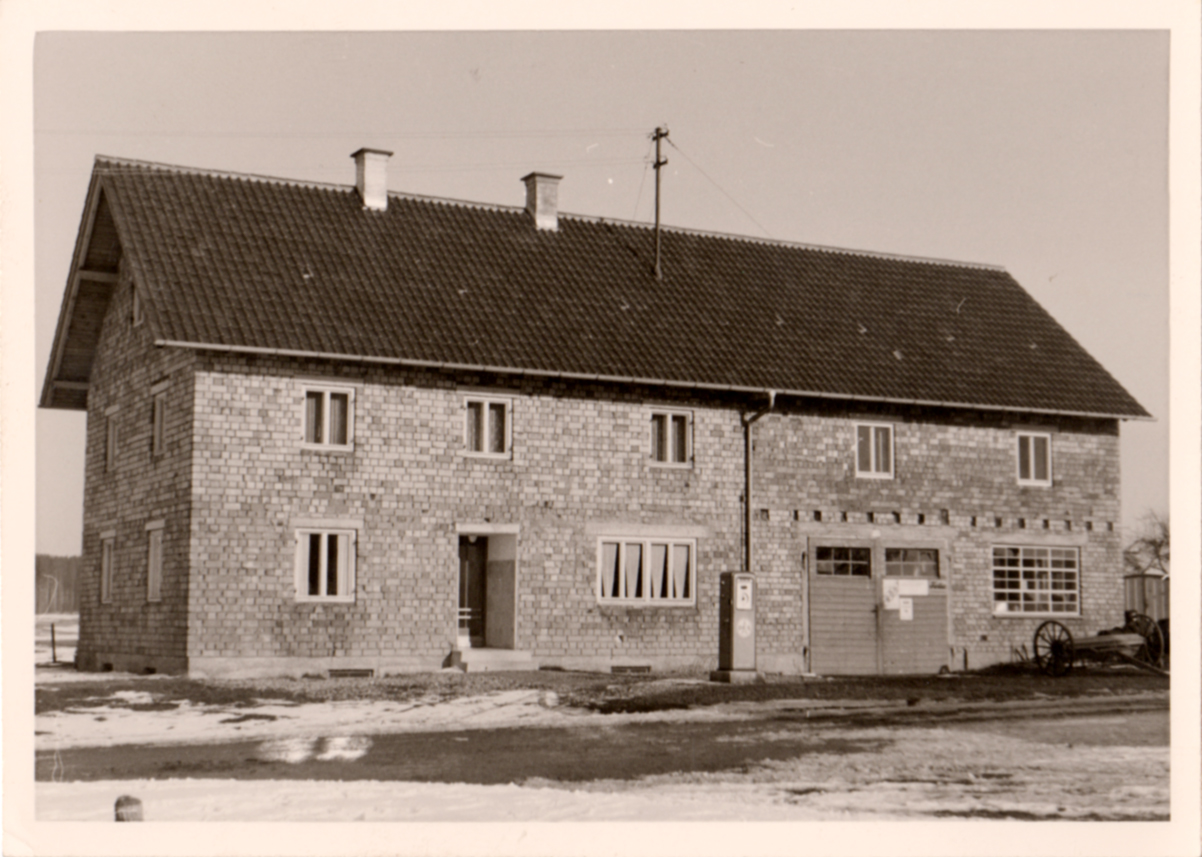 - 1956 Erhöhung des Dachsstuhls zur Vergrößerung des Ersatzteillagers